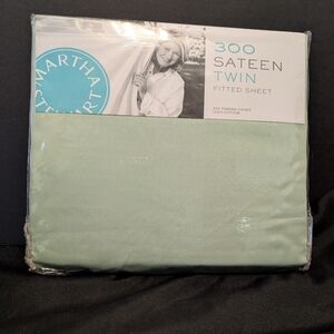 Martha Stewart Sateen Twin Fitted Sheet in Soft Green